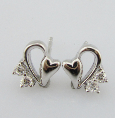 Сердечные серебряные серьги 925 CZ Романтические аксессуары Девочки Стерлинговые серебряные серьги Маленькое серебряное сердце